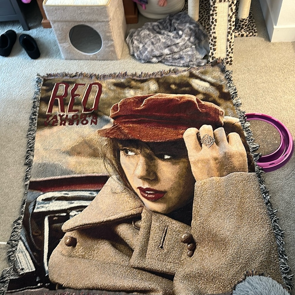 NWOT Taylor Swift Red (TV) Woven Blanket